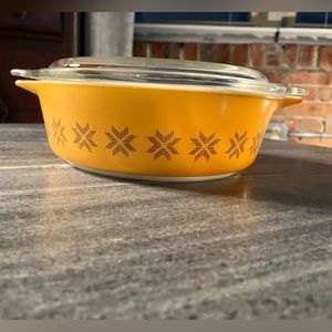 Vintage Pyrex Town & Country Casserole dish with lid
